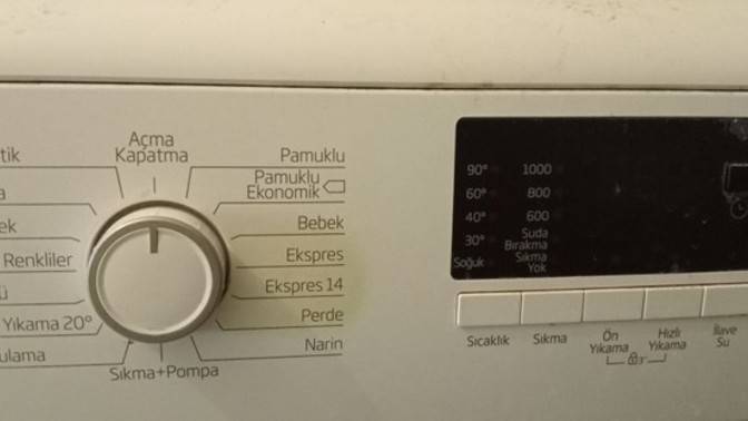Montları yıkayacağım da siyahlara beyazımsı izler kalmaması için ne yapmam lazım?