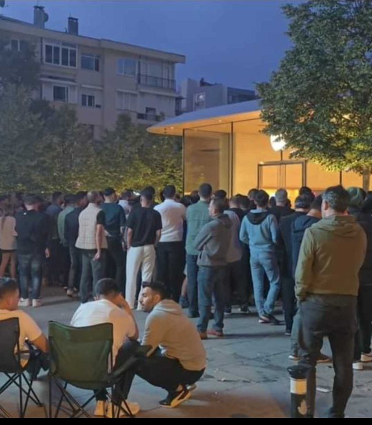 Erkeğin çirkini olmaz, zengini mi olur?