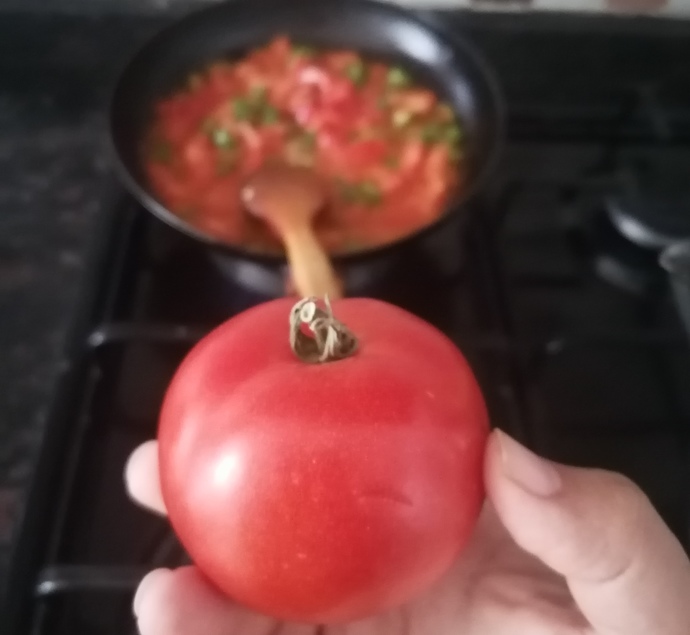 Domatesleri konserve yapmak mı, sadece mevsiminde tüketmek mi?