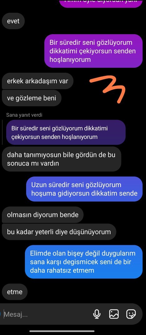Bir kızdan hoşlanıyorum ama, o kız çok garip davranıyor?
