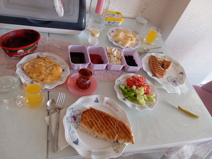 Mutfakta kahvaltı yapan var mı?