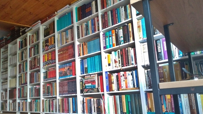 Size hangi kitabımı hediye edeceğimi söyleyeyim mi?