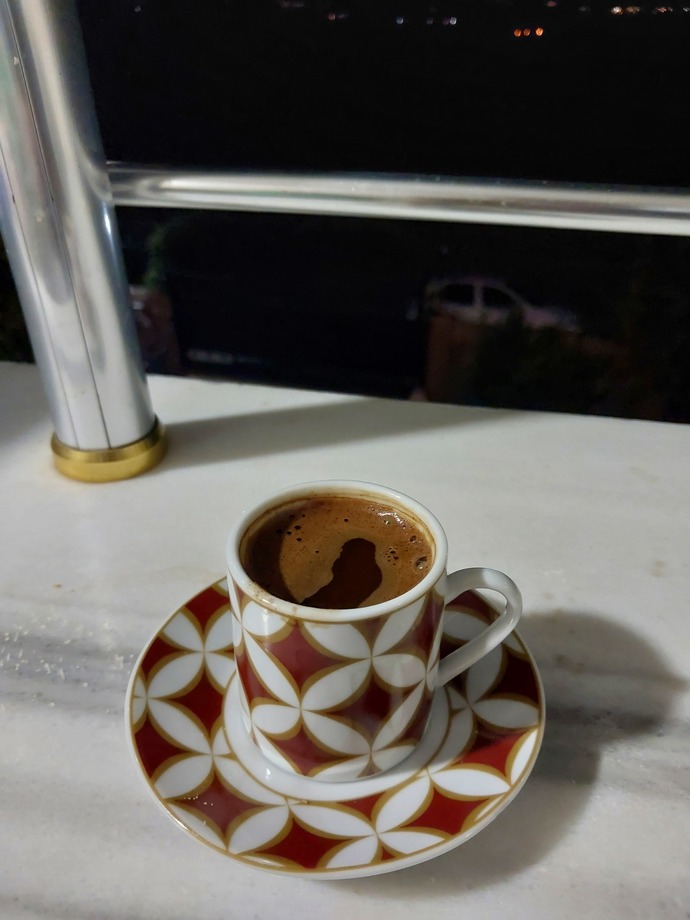 Akşam kahveleri içildi mi?