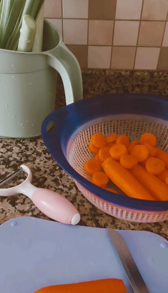 Yemek yaparken yardım aldığınız birileri var mı?