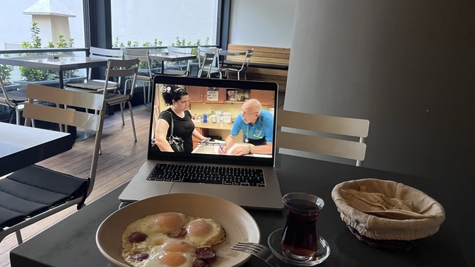 Güne benim gibi iş yerinde kahvaltı yaparak başlayan kaç kişiyiz?