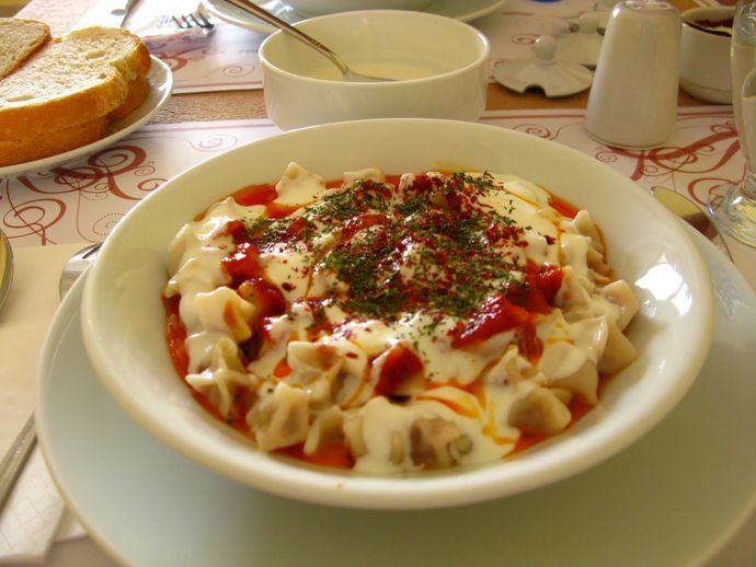 Mantı ile yaprak sarması savaşa girse hangisi kazanır?