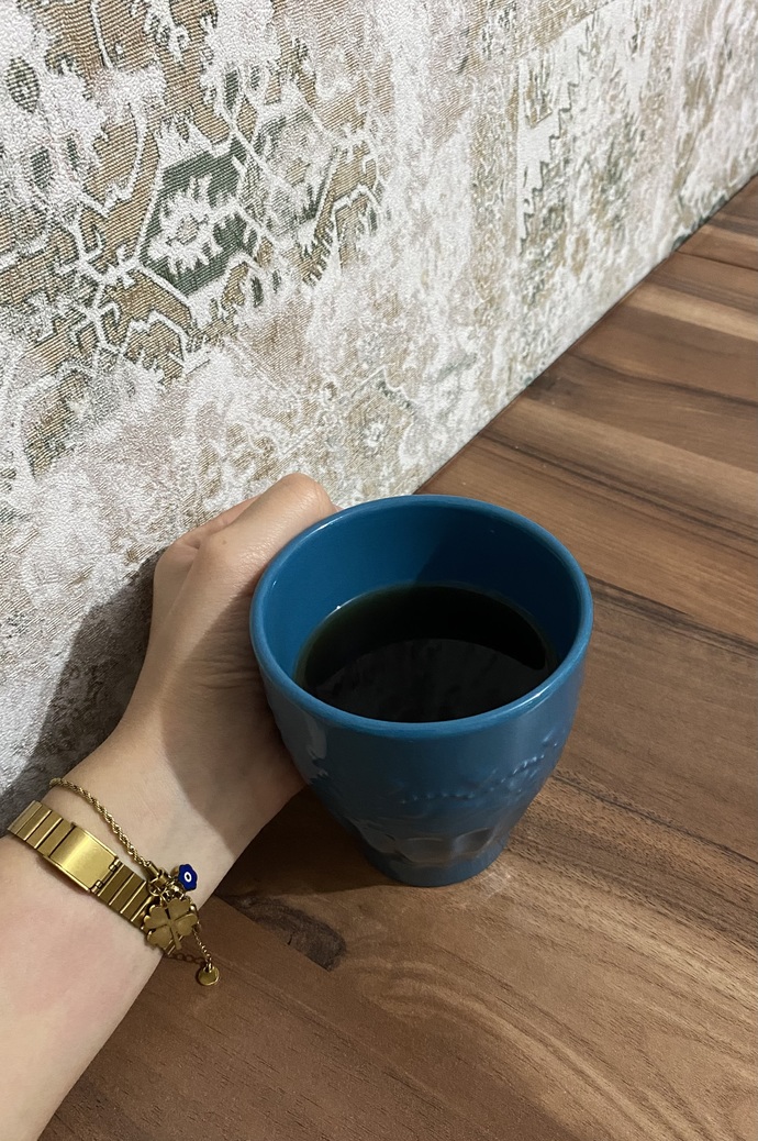 Çay ince belli bardakta mı yoksa kupada mı içilir?