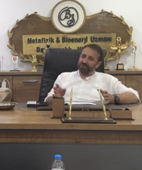 Bir insan cinci hocaya aşık olur mu. ya adam tavri hareketi?