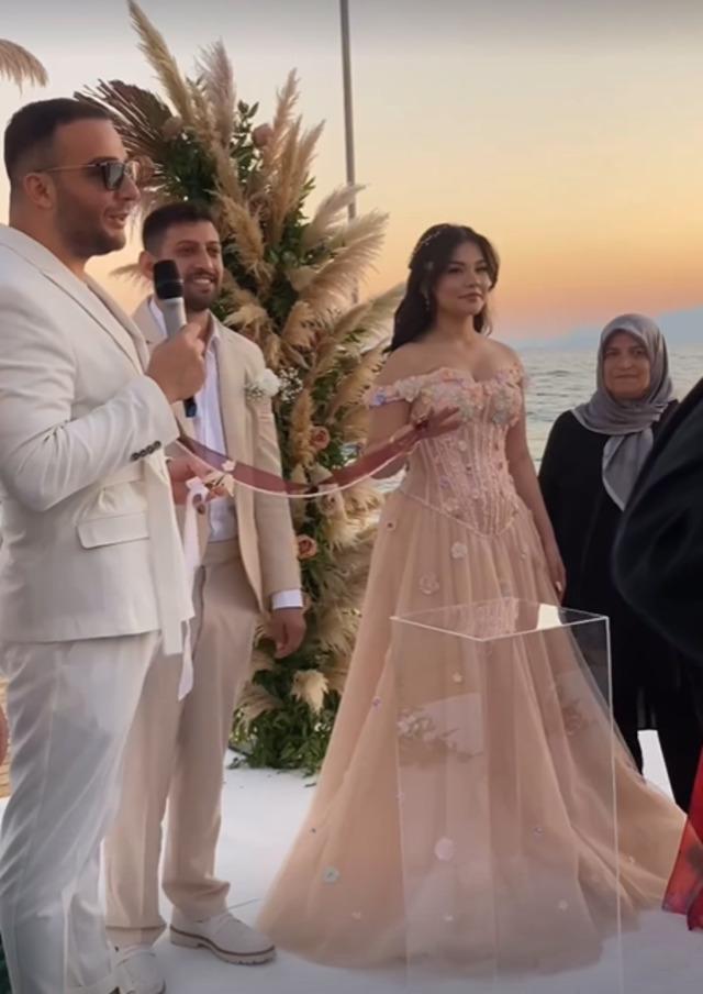 Şarkıcı Burak Bulut ve Eda Sakız nişanlandı! Çok uyumlu değiller mi?