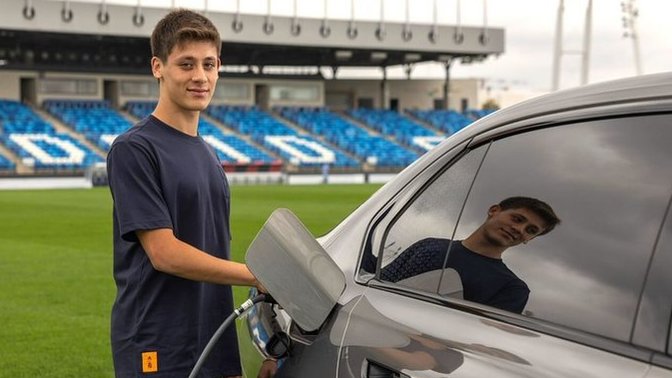 BMW, Arda Güler'e araba hediye etti! Bugüne kadar aldığınız en pahalı hediye neydi?