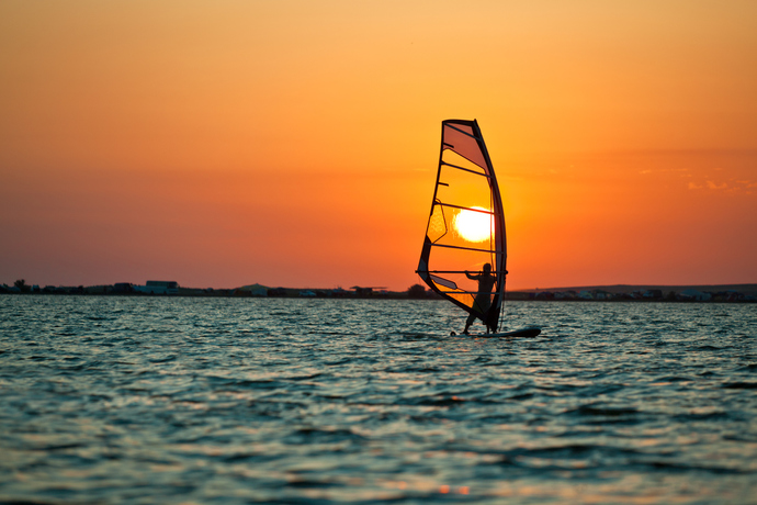 Rüzgâr sörfü/ windsurfing her mevsim yapılabilir mi?