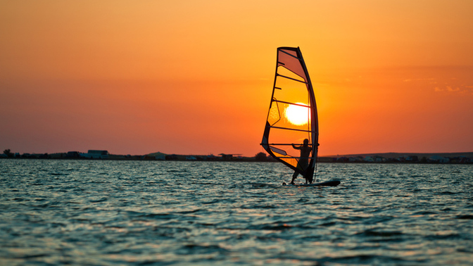 Rüzgâr sörfü/ windsurfing her mevsim yapılabilir mi?