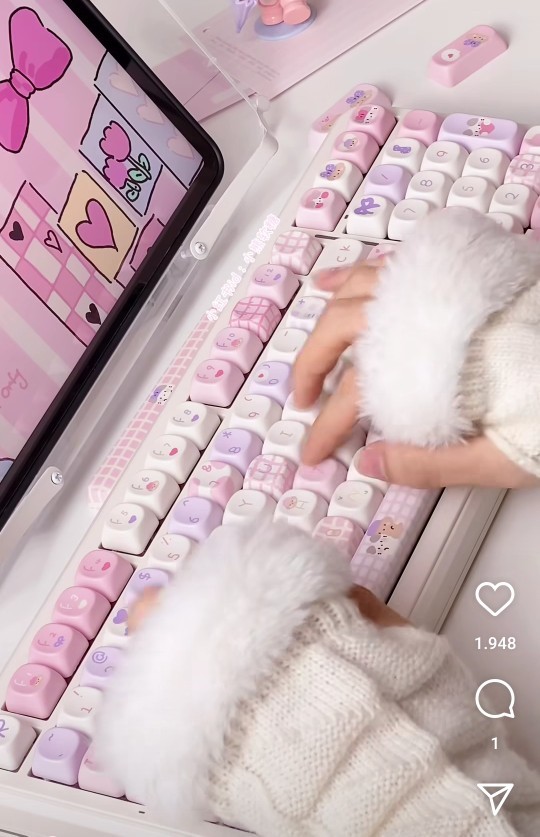 Erkeklerde pembe renkli klavye ister miydi?