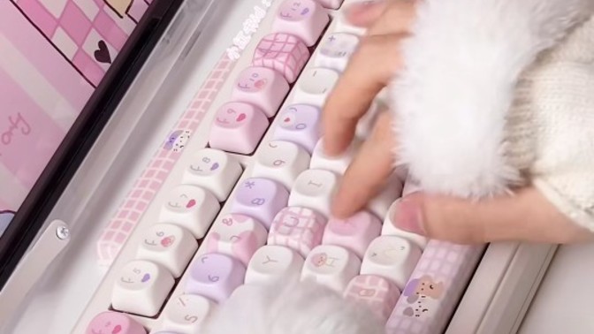 Erkeklerde pembe renkli klavye ister miydi?