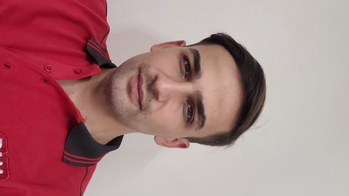 Market işine girdiğim için sakallarımı kesmek zorunda kaldım. Çokmu kötüyüm? Sırf bunun için iş bırakılır mı?