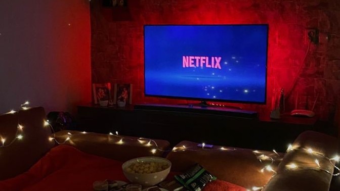 Film izlerken telefonla ilgileniyor musunuz?