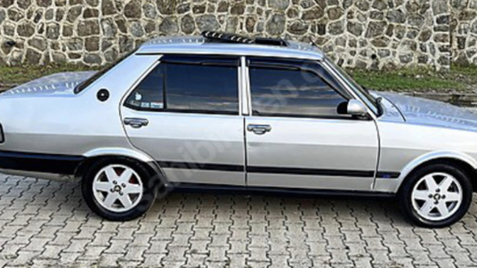Fabrikadan çıkışlı orijinal sanruflu yüksek göğüs 1996 üstü kasa doğan slx 1.6 i. e paket gördünüz mü hiç orijinal kalanlardan?