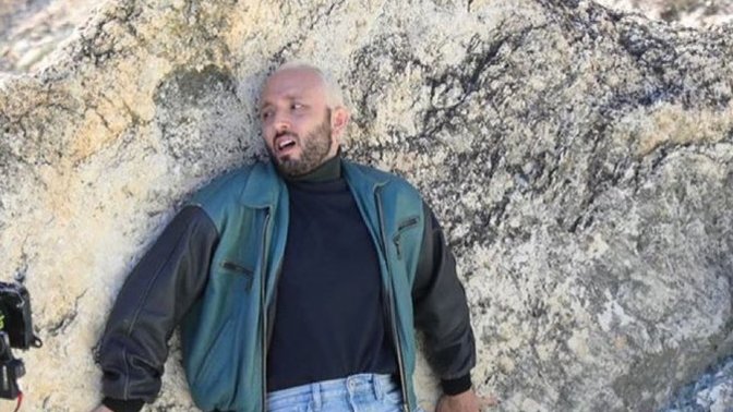 Yolda yürürken sevmediğiniz birisini görünce ne yapıyorsunuz?