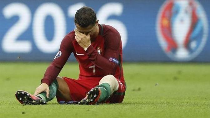 Futbol için duygulanan erkekten olur mu?
