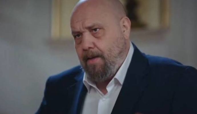 Çok zor durumda kalsanız sevmediğiniz insandan yardım ister misiniz?
