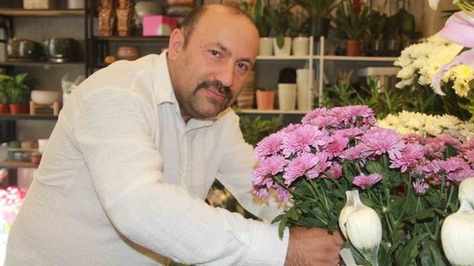Ordu’da 25 yıldır çiçekçilik yapan bir esnaf, alerji testinde yeşil yapraklı bitkilere alerjisi olduğunu öğrendi. Bu durumda sizce çiçekçi ne yapmalı?
