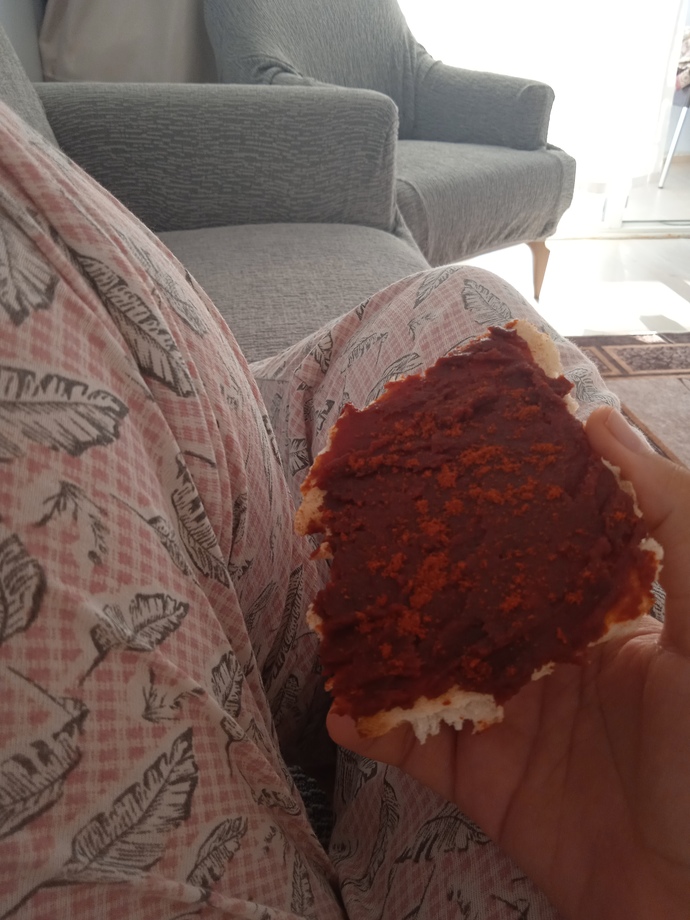 Seninle salçalı ekmeğimi paylaşır mıyı söyliyim mi?