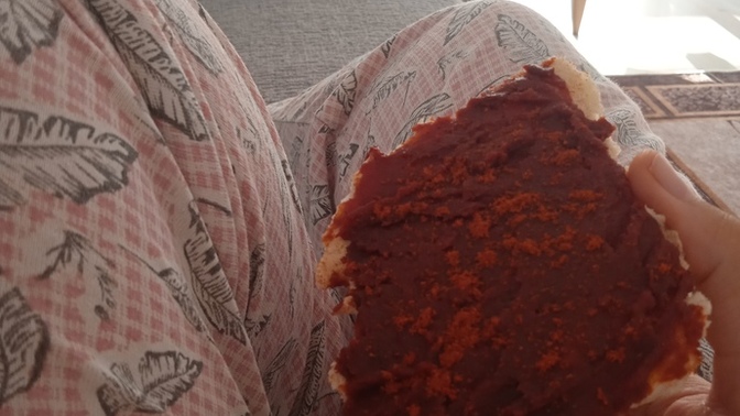 Seninle salçalı ekmeğimi paylaşır mıyı söyliyim mi?