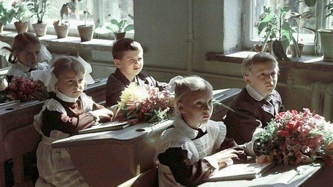 Öğretmen olmayı isteyen , ve gerçekten kalben çok isteyen var mı , ya da  öğretmenlik okuyanlarınız var mı , öğretmen olanlar?