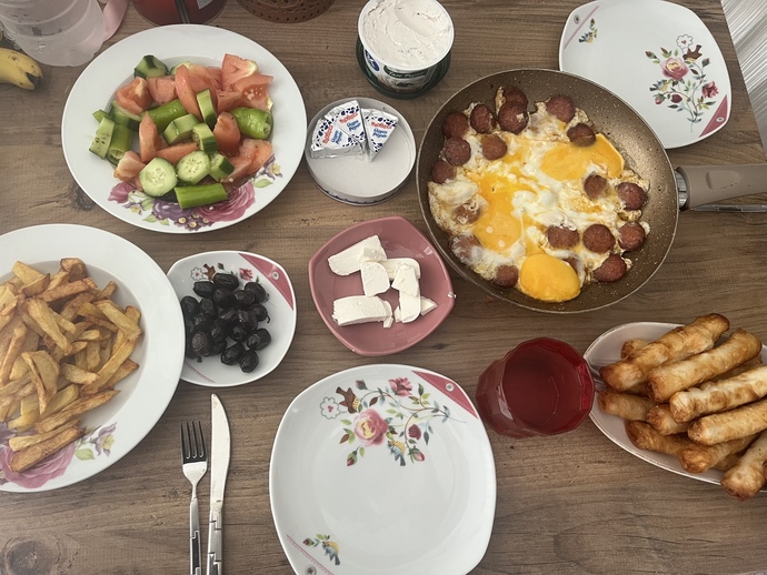 Günaydın. Pazar kahvaltısı yapıldı mı?