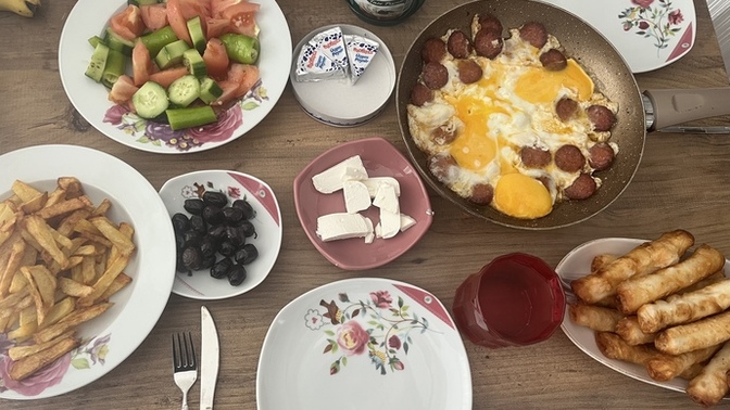 Günaydın. Pazar kahvaltısı yapıldı mı?