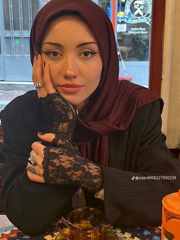Kapalı kadınların oje sürmesi abes değil mi sizce?