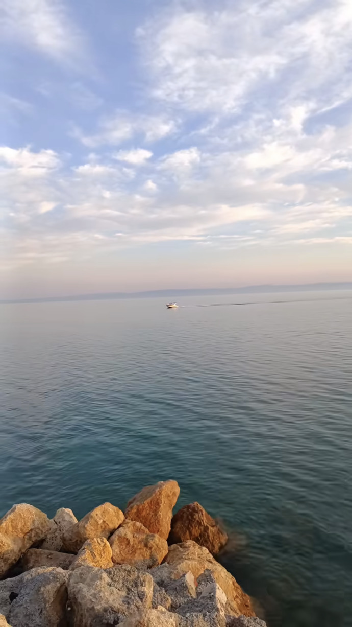 Şöyle bi manzaraya karşı kahvemi aldım anın tadını çıkarıyorum..