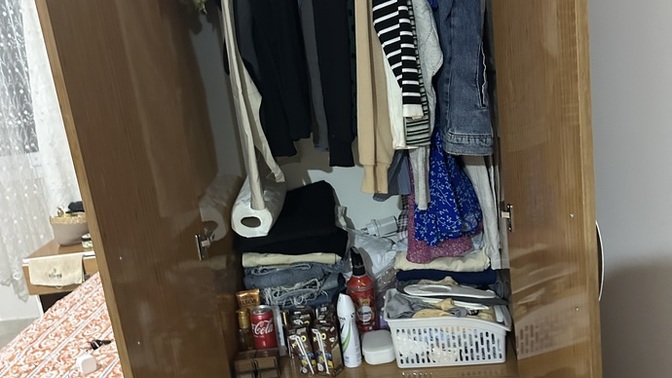 Üni yurtlarının dolabı neden bu kadar küçük?