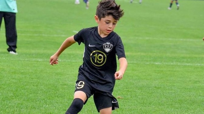 Spora okuldaki beden eğitimi derslerinde mi, çocukken gittiğiniz kurslarla mı başladınız?