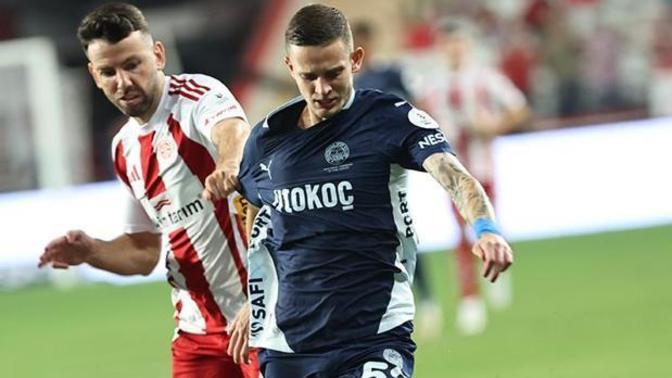 Antalyaspor 0 - Fenerbahçe 2... Sarı lacivertliler şampiyonluk yarışında kritik virajı kayıpsız geçti! Maçı nasıl buldunuz?