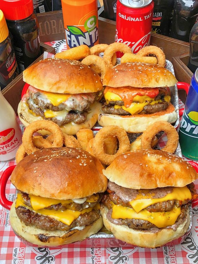 Hamburger yiyince doyabilen var mı?