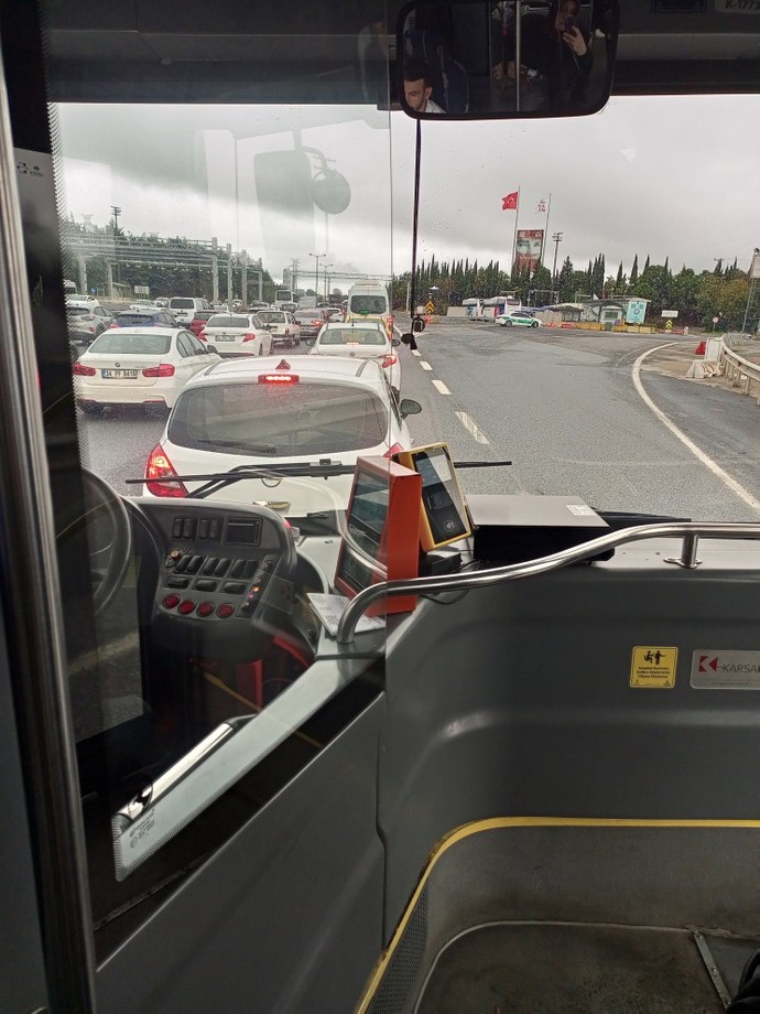 Günaydın...😔 Bu trafik biter mi?