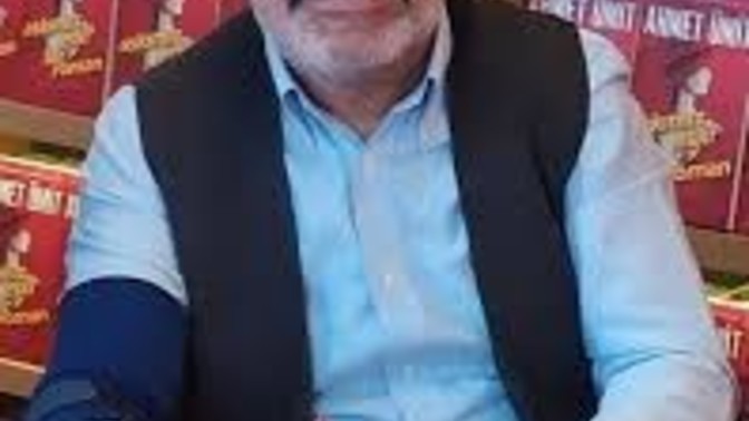 Şuanda eserlerini okumaktan aşırı zevk aldığınız yazar var mı?