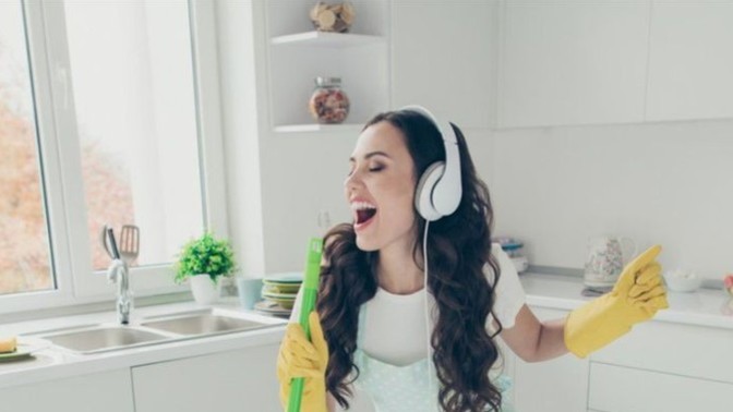 Ev temizliği yaparken müzik dinler misiniz?