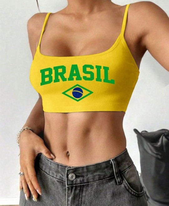 Abiii herkeste şu  brasil yazan croplardan görüyorum herkes bunu niye giyiyor kii?
