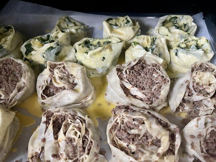 Kıymalı mı yoksa ıspanaklı mı? ya da neli börek seversin, sen söyle?