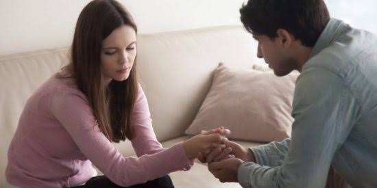 Sevgiliniz özel günlere önem vermeyen, hediye almaktan çekinen biri olsa ona nasıl davranırsınız?