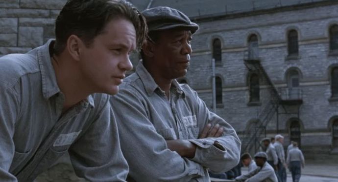 Eğer sadece bir dizi veya film izleyerek hayatını geçirmiş olsan, hangisini seçerdin?