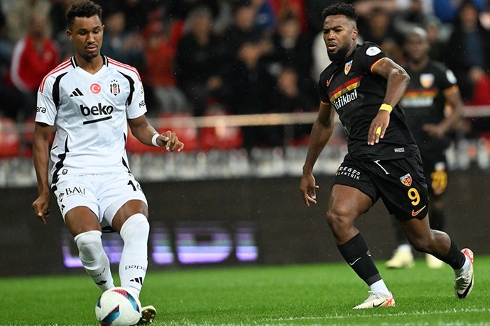 Kayserispor 0 - Beşiktaş 3... Kartal şampiyonluk yarışında önemli bir deplasmanı kayıpsız geçti! Maçı nasıl buldunuz?