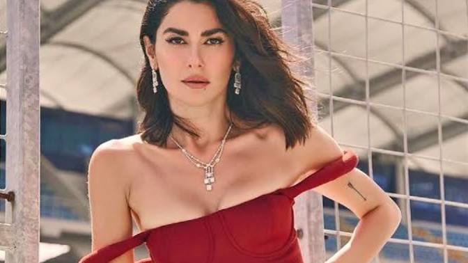 Masum ve sade güzelliğe sahip safi kadın mı, vahşi çekiciliğe sahip kadın mı? Hangisinin albenisi yüksek sende?
