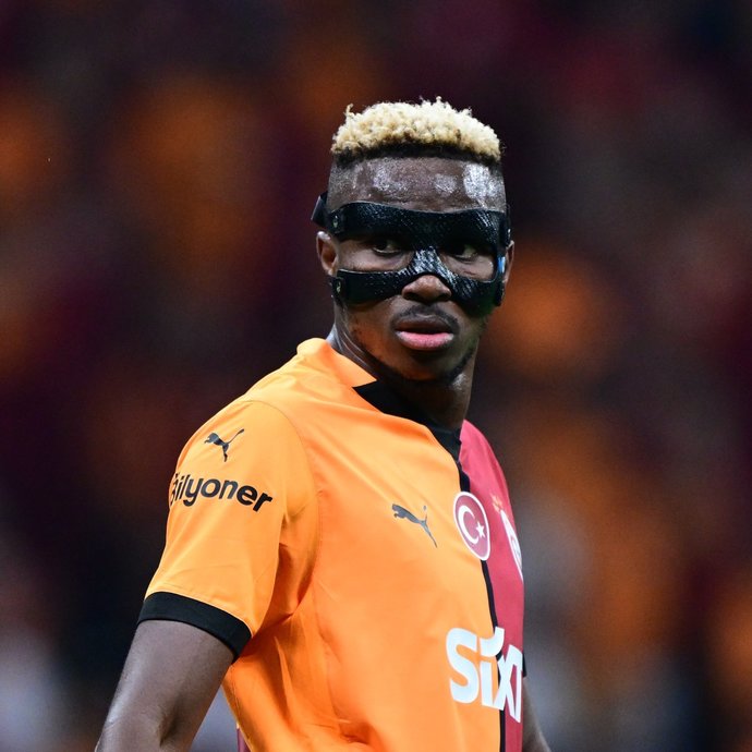 Galatasarayın yeni yıldızı Osimhenin sakatlandığı haberi verildi. Bu sakatlık takımın gol yollarındaki gücünü nasıl etkiler?