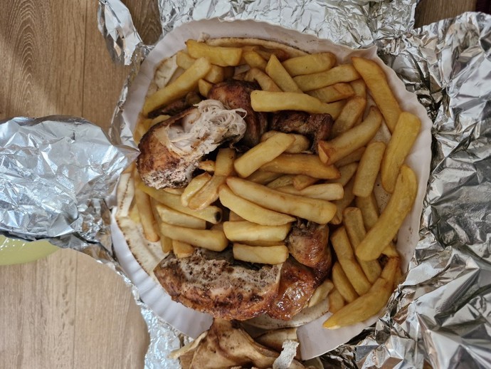 Bir tavuğu tek başınıza yiyebilir misiniz?