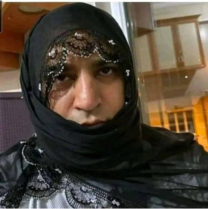10 gündür konuştuğum pembeli üye böyle bi resim atmış 🤭🤭🤭hala kızım diye ısrar ediyor sizce inanmalı mıyım? 🤔🤔?
