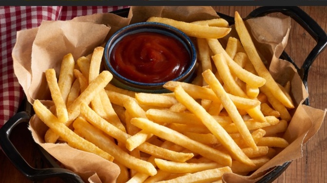 Gece pratik yemek için fetticuni mi, patates kızartması mı?