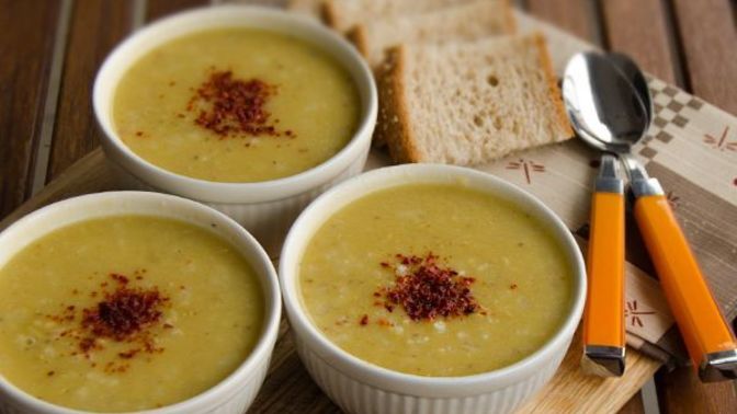 Mercimek çorbası sever misin, tek başına mı içilir başka yemekle mi?
